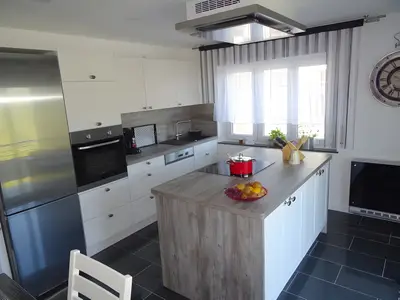 KITCHEN, INSIDE