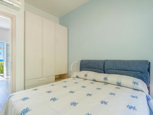 24005464-Ferienwohnung-4-Framura-300x225-4