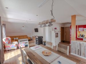 23381312-Ferienwohnung-4-Frankenau-300x225-2