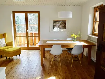 Wohnzimmer mit Essbereich