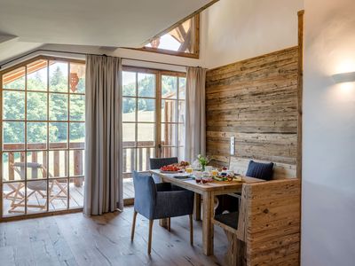 Tischlein-deck-dich Frühstück in der privaten Chalet-Suite