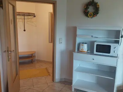 FeWo 1 Wohn/Schlafraum Garderobe