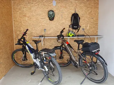 Radlgarage mit E-Bike Ladestation