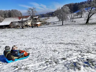 Bob fahren direkt vorm Haus