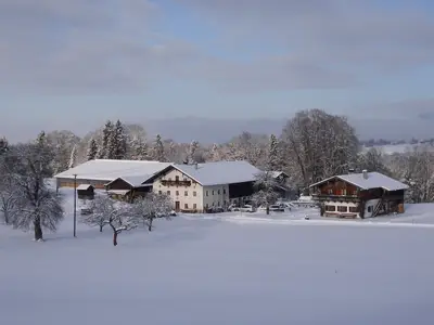 Winteransicht auf den Hof