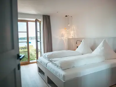 Schlafzimmer zum See