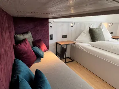 Dekoration des Etagenbetts als Daybed, wenn keine Kinder gebucht sind