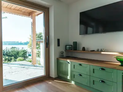 Terrasse und Wohn-Esszimmer im Erdgeschoss