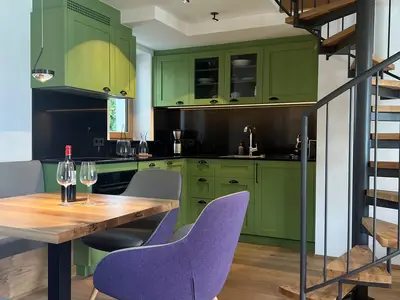 Eckbank, Schreinerküche & Wendeltreppe