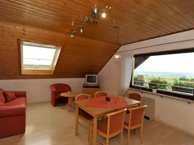 Wohn-Schlafraum mit ausziehbarer Couch