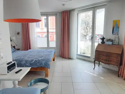 Photo, INSIDE, OUTSIDE