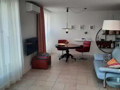 Photo, INSIDE, OUTSIDE