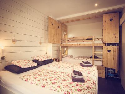 Schlafzimmer mit abschliesbares Kinderbett "Berg"