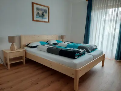 Schlafzimmer 1