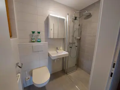 Duschbad mit Toilette