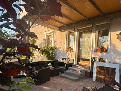 Photo, INSIDE, OUTSIDE