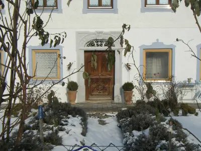 Winter - verschneiter Eingangsbereich 1856