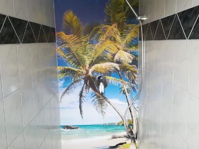 Badezimmer mit Regendusche