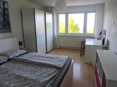 Schlafzimmer 1