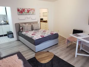 23873876-Ferienwohnung-3-Friedrichshafen-300x225-0