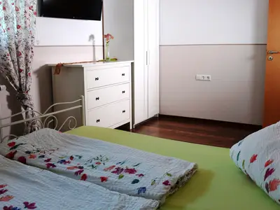 Schlafzimmer 1