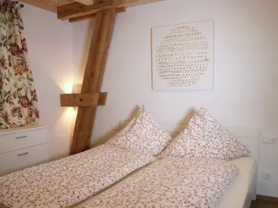 Schlafzimmer 1