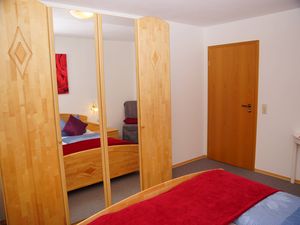 22028197-Ferienwohnung-2-Friedrichshafen-300x225-4