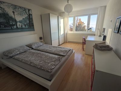 Schlafzimmer 1