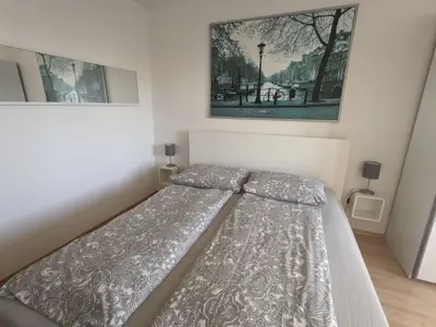 Schlafzimmer 1