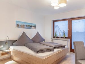 23352776-Ferienwohnung-3-Friedrichshafen-300x225-2