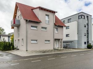 23832481-Ferienwohnung-5-Friedrichshafen-300x225-1