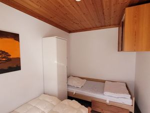 6384994-Ferienwohnung-3-Friedrichskoog-300x225-5