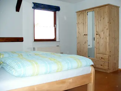 Schlafzimmer 1