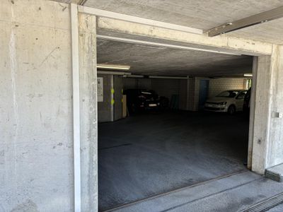 Einfahrt Garage