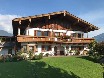 Appartements Pfister_Fuegen_Garten_Terrasse