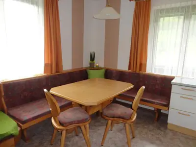 Zillertal_Wiesenhof_Ferienwohnung Eva_Küche_Sitzec