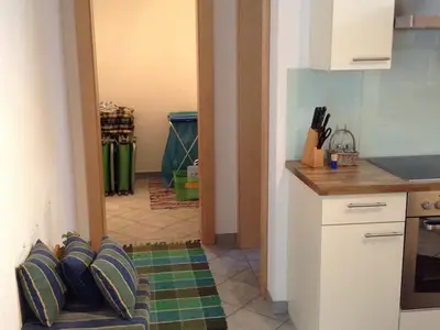Ansicht Abstellraum, rechts Tür zum Badezimmer