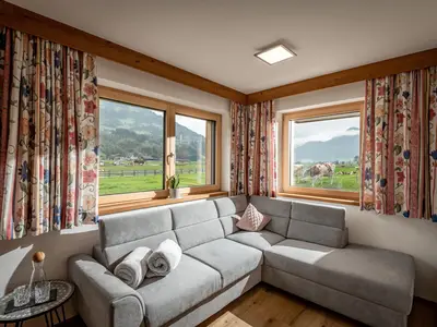 Apart_Theresa_Harter_Landesstrasse_1_Fuegen_Wohnra