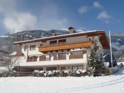 Hausansicht Winter