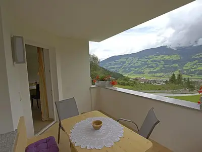 Balkon mit Sitzgelegenheit und Aussicht