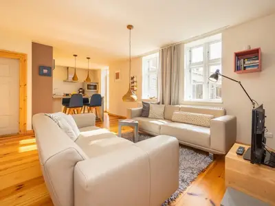 Gemütliches Wohnzimmer mit TV