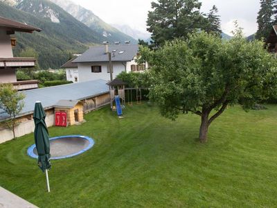 Garten mit Spielwiese Sommer