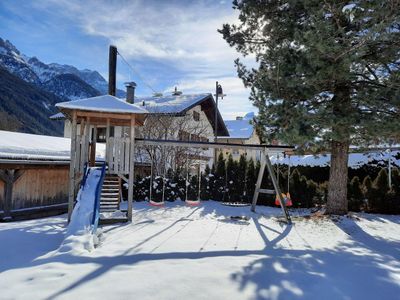 Garten mit Spielplatz Winter