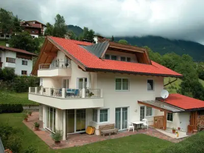 Hausansicht Sommer Bild 2