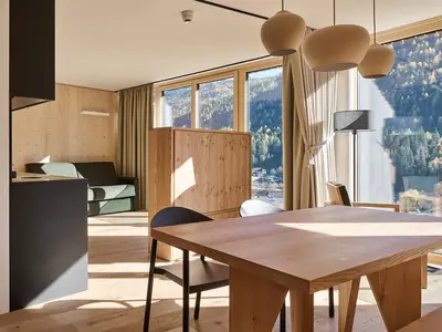 599_GJK_251105_1123_LL_Jaist