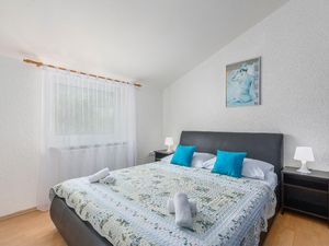 23039361-Ferienwohnung-4-Funtana-300x225-5