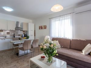 23893934-Ferienwohnung-4-Funtana-300x225-1