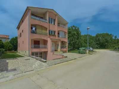 Ferienwohnung für 2 Personen (56 m²) in Funtana 2/10