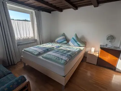 Schlafzimmer 1