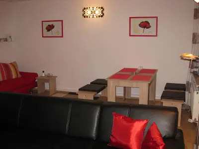 Wohnzimmer mit Schlafsofa 1 u 2